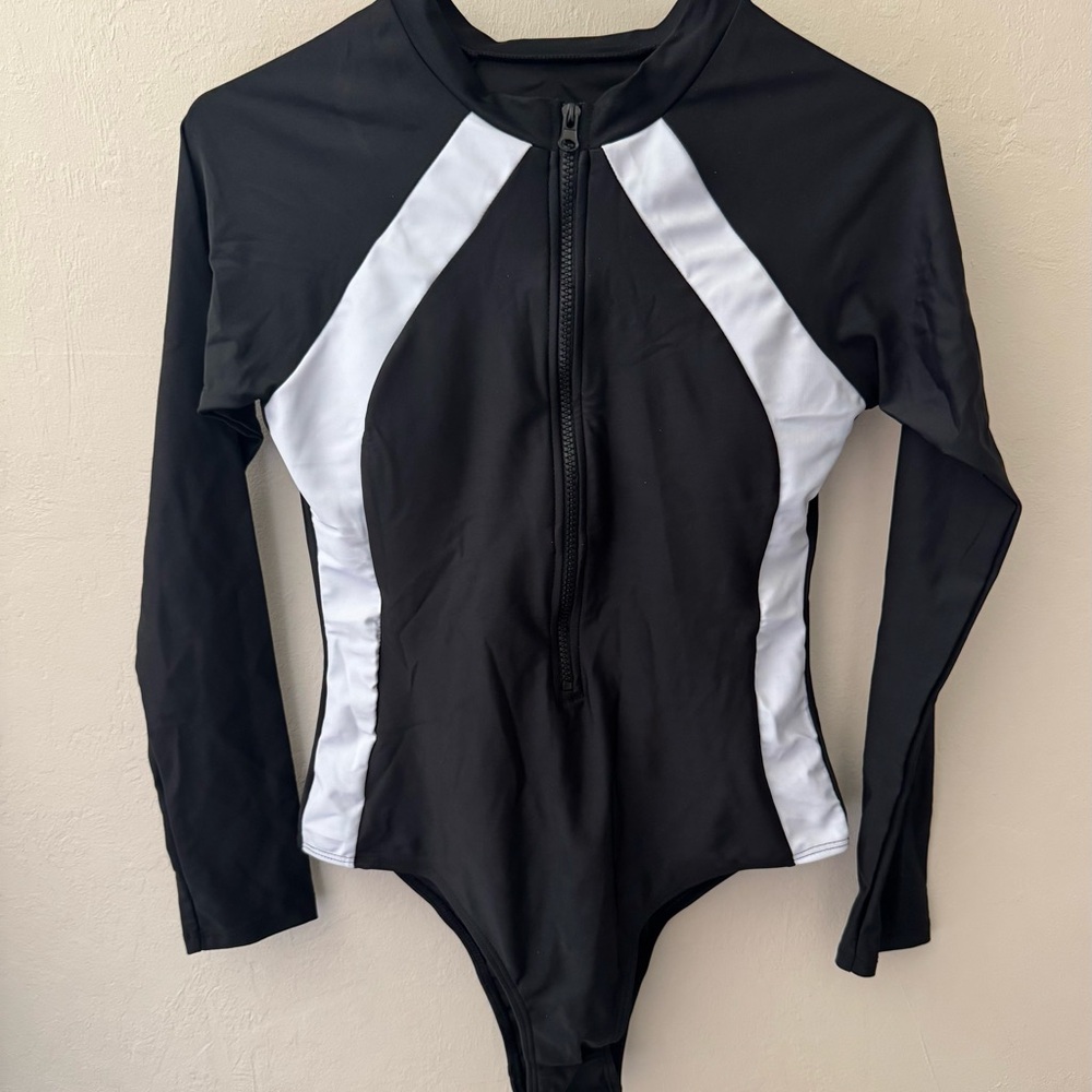 YATEEN SZ M Womens Athletic Training Swimsuit Long Sleeve Rashguard Bodysuit